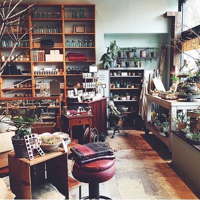 Monday morning shop view. ⠀
⠀
: @heather.dawn.smith