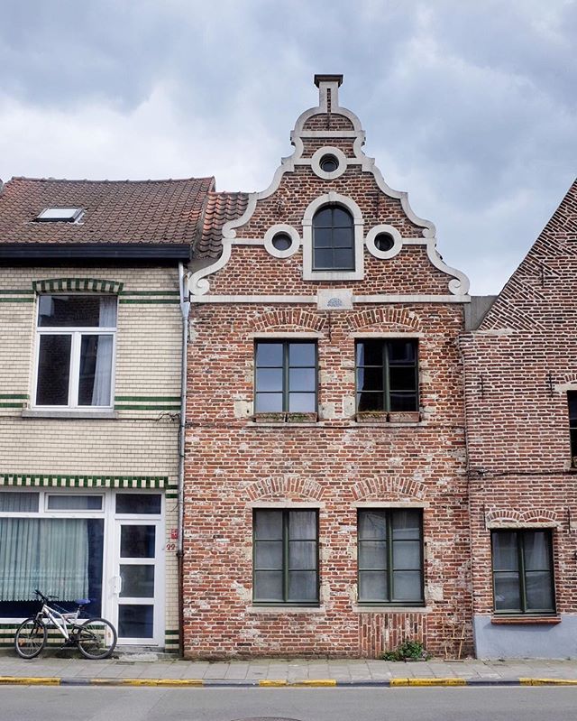 Well hello cutie!  I could definitely make a home here!