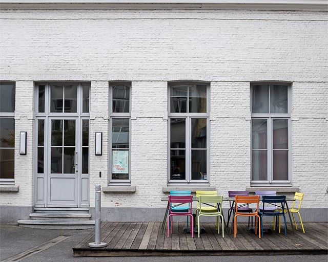 Dreaming of European vacations and pops of bright, sunny colors on this gloomy weekend day!