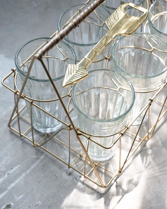 Summer isn't over yet, and this set is picnic perfect.  All you need is a good group of friends, a bottle of rosé and some fancy snacks!