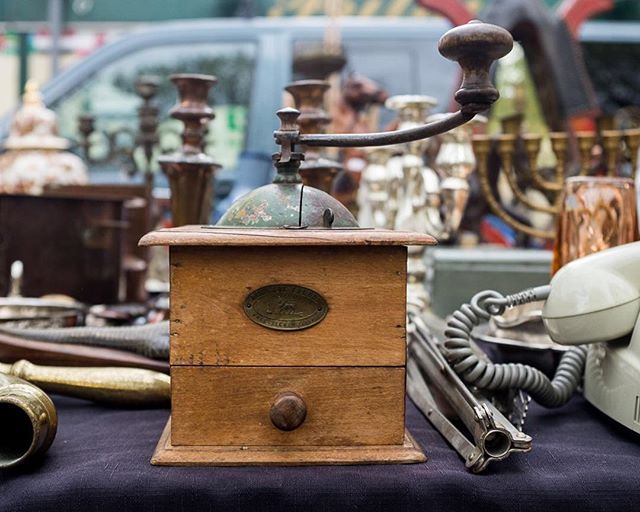 When you don't need a book to read a story. Flea markets are great source of inspiration for us.