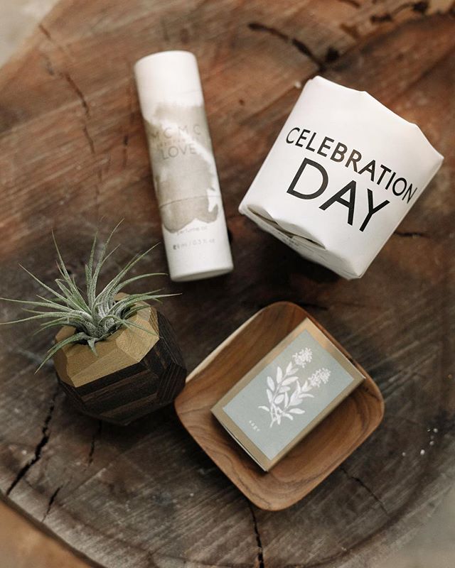 If you are running out of ideas what to gift this year we totally understand and made a little gift guide to help. Keep checking our profile to find an inspiration!