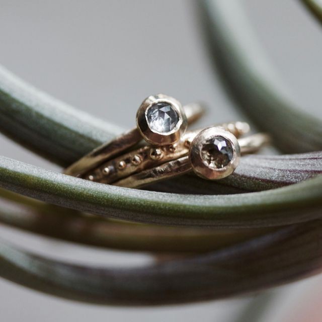 We love this grey and gold combo!