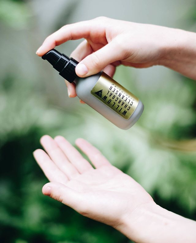We love this willow charcoal face cleanser by @urbapothecary.  Leaves you face feeling clean, moisturized and calmed all in one go.