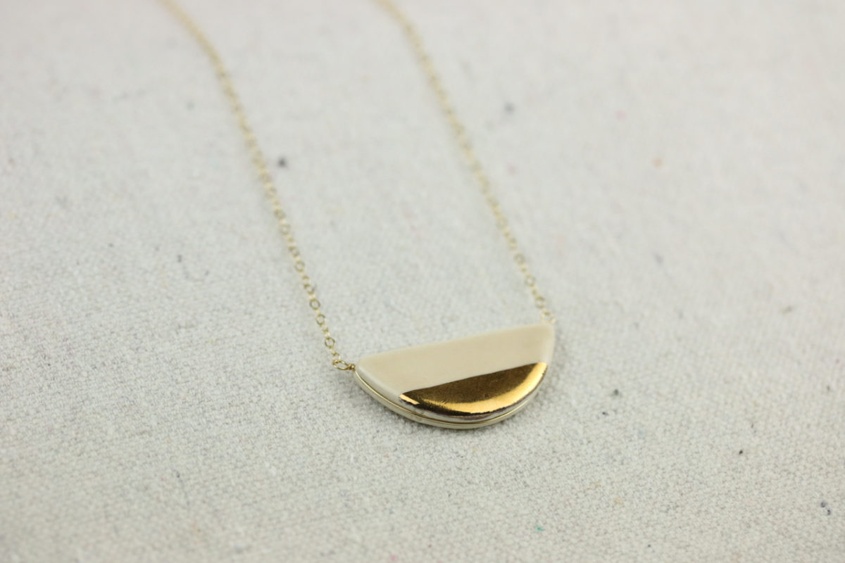 half-pebble-necklace-porcelain