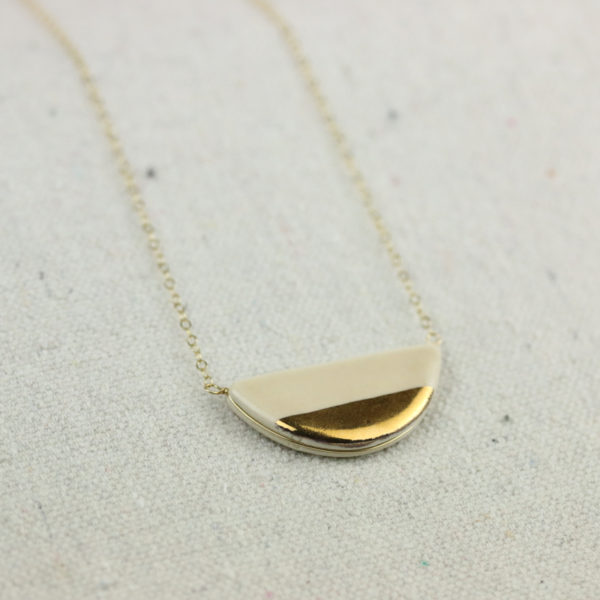 half-pebble-necklace-porcelain